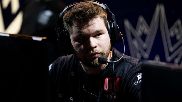 Crimsix kunngjorde pensjonisttilværelsen kl. CDL