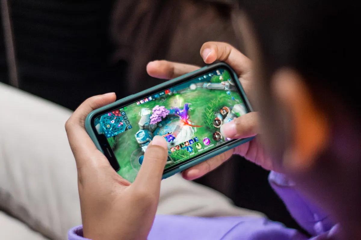 Hvordan tjene penger på mobilspill? De 7 beste modellene for å tjene penger