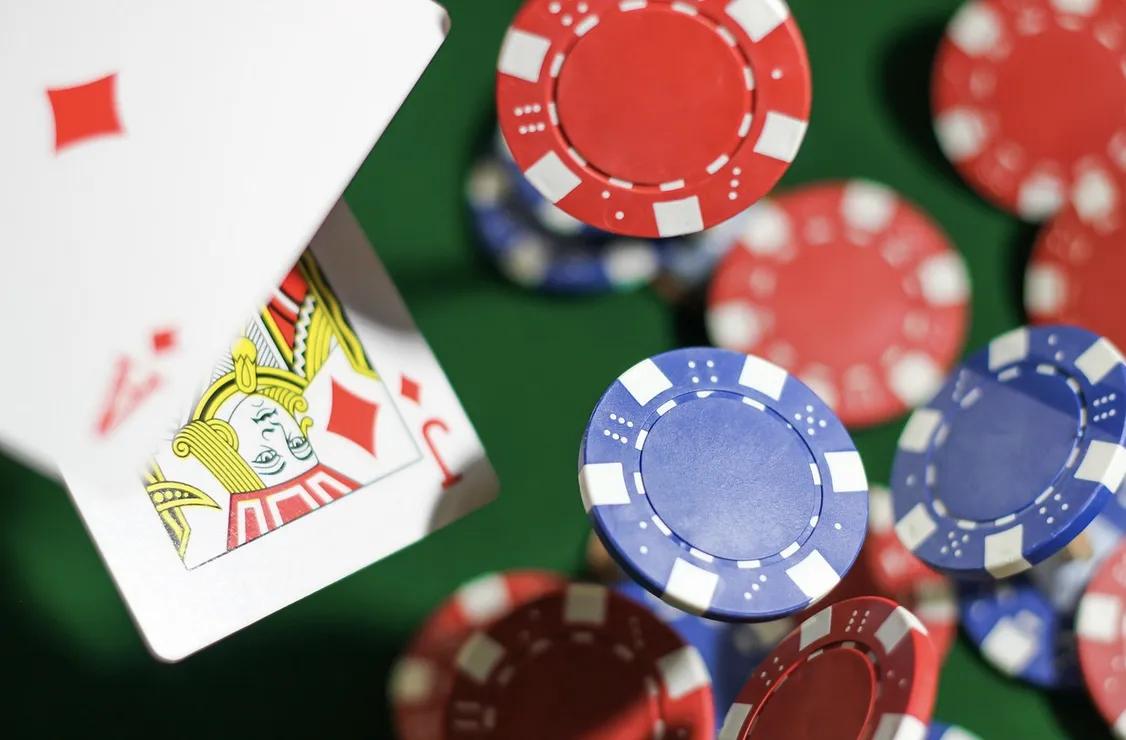 Hvorfor sosial blackjack slår annerledes ut