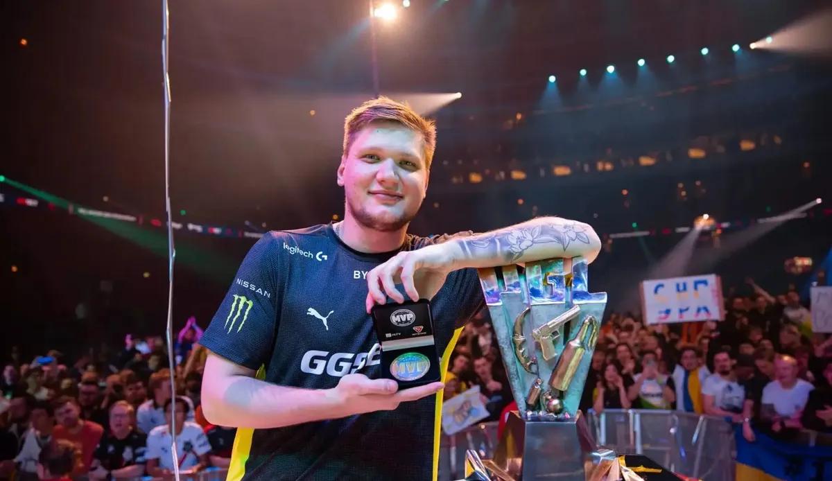 s1mple forlater NAVI etter ni ikoniske år, og signerer med BC.Game