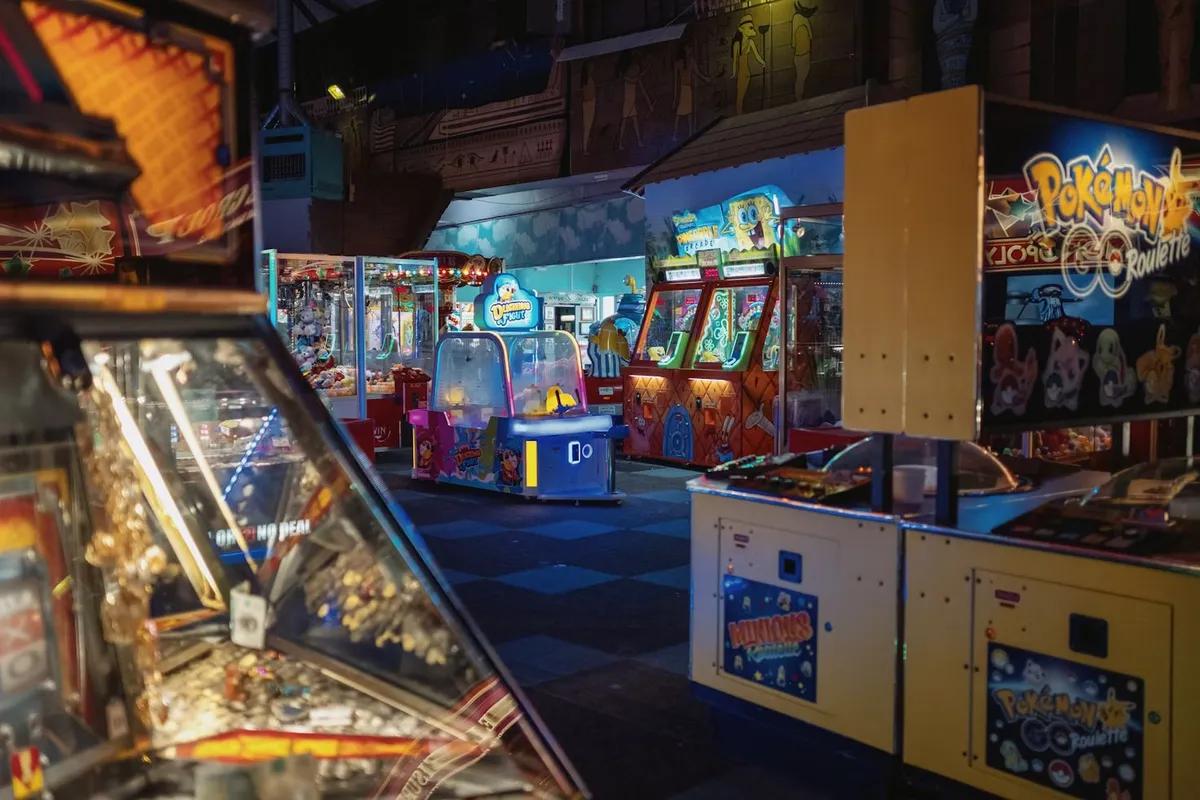 The Evolution of Competitive Gaming: From Arcades to Global Arenas