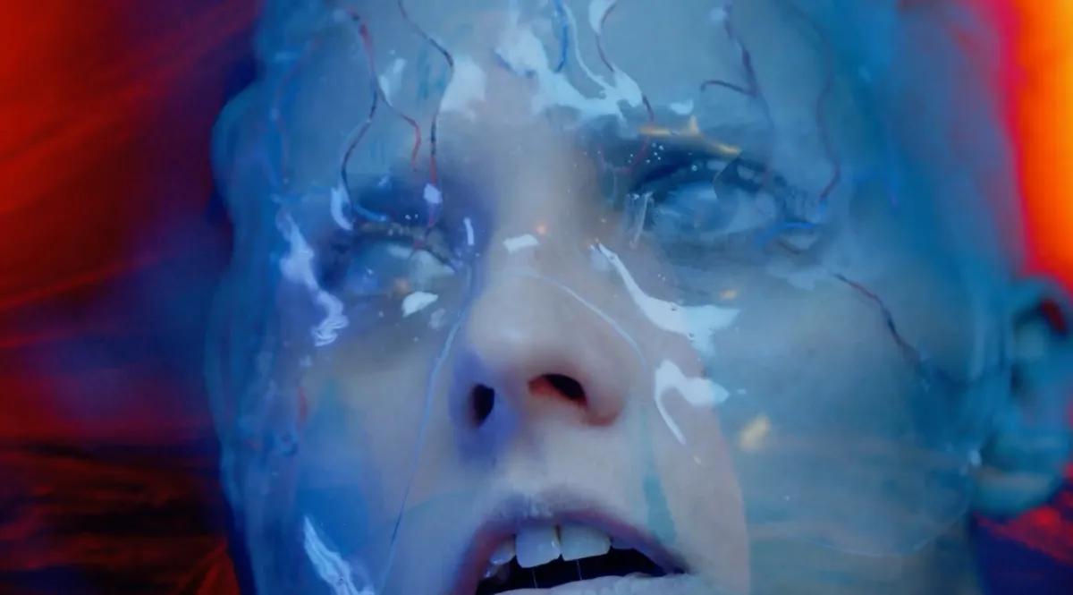 Sleep Awake Anmeldelse Gjennom en by som nekter å sove