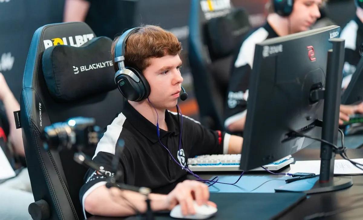 Danyyl "headtr1ck" Valitov forlater B8 - spilleren settes på overgangslisten