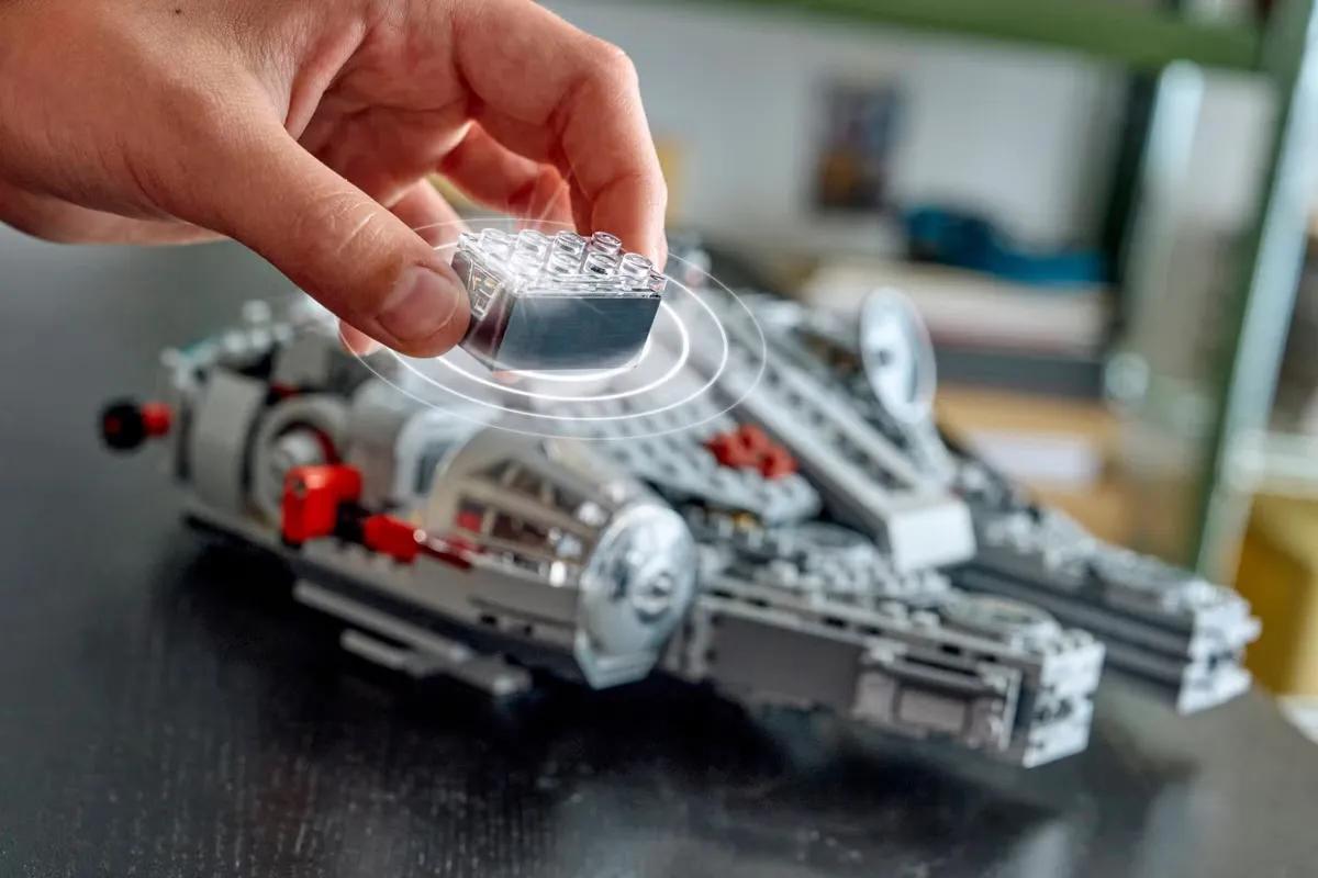 LEGO Fan forvandler DeLorean til Millennium Falcon