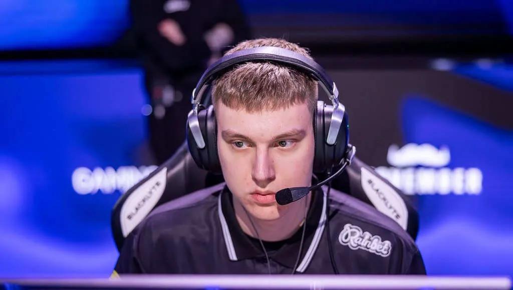 NiP Bench r1nkle: Stjernedansker stavn blir en del av spillerstallen