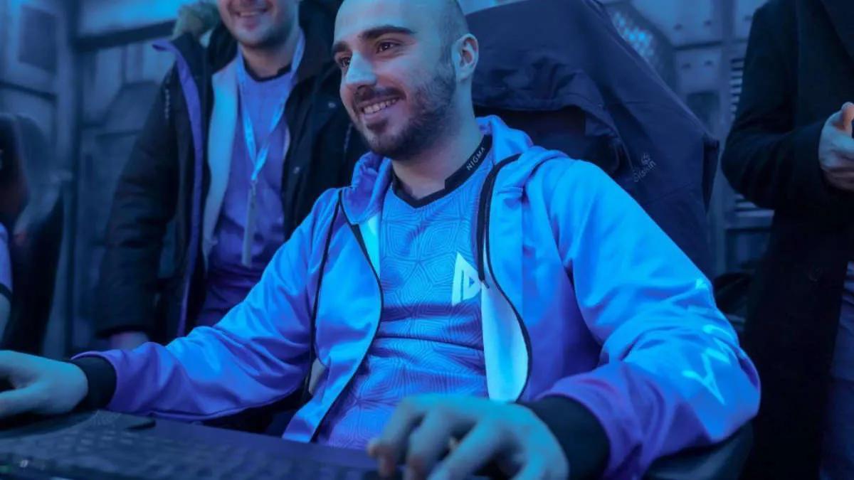 KuroKy spilte 121 helter i offisielle kamper. Snart når tallet 122